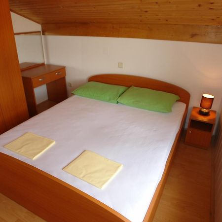 Apartments Dinko Новаля Екстериор снимка