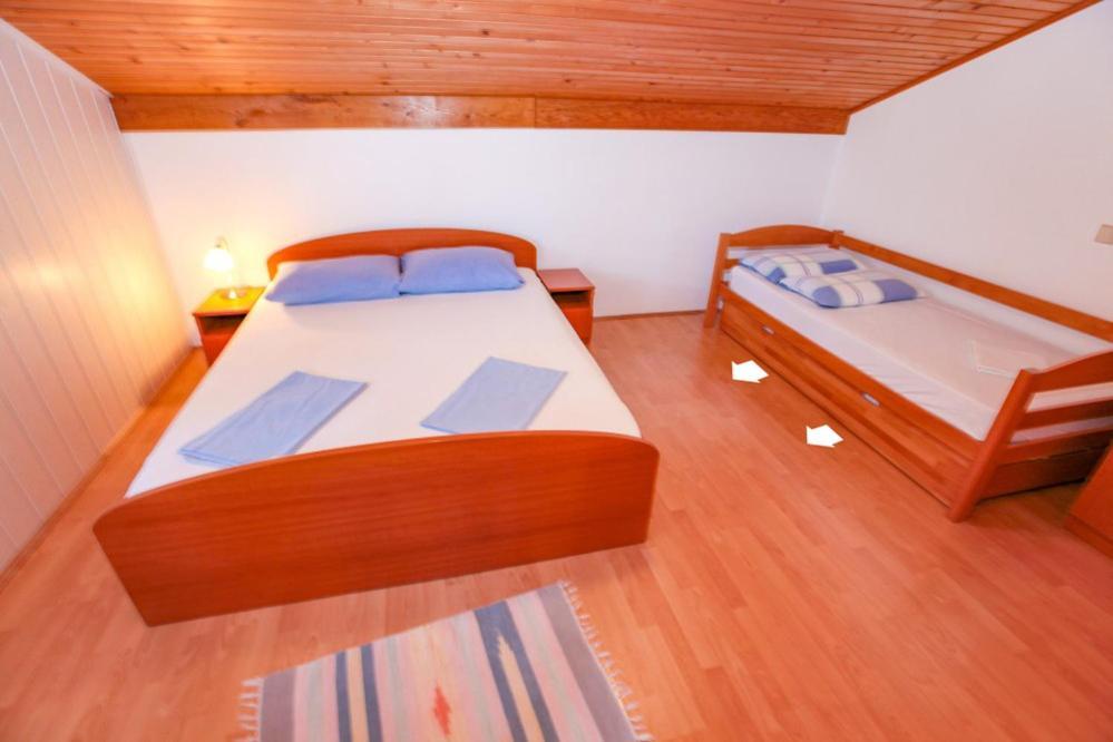 Apartments Dinko Новаля Екстериор снимка