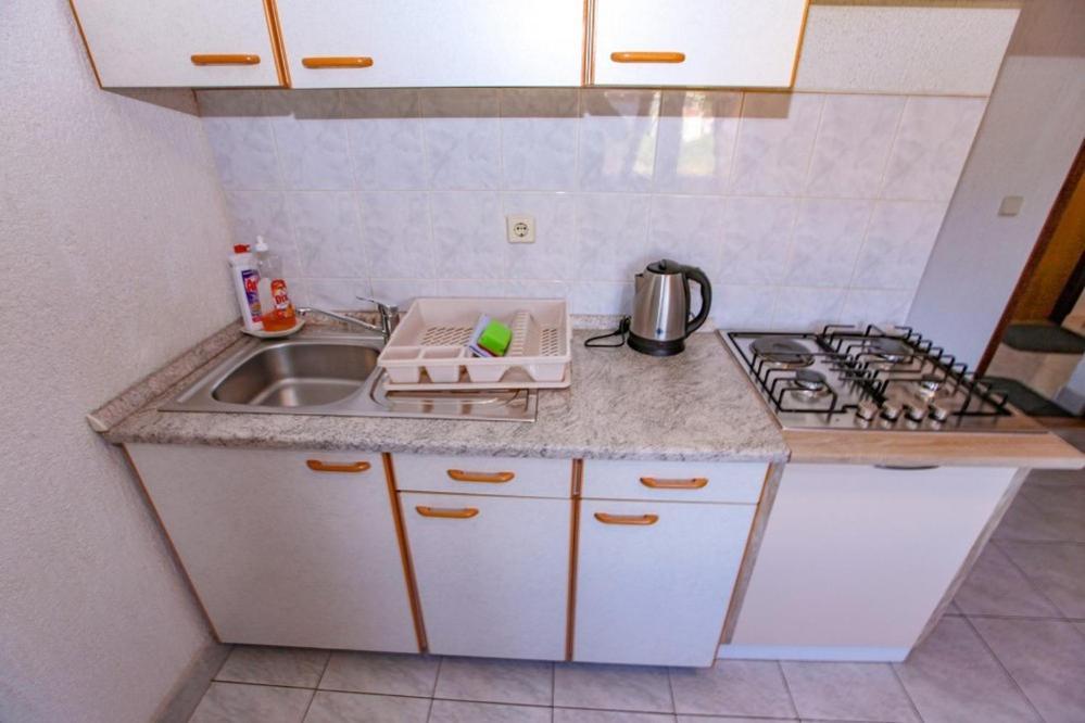 Apartments Dinko Новаля Екстериор снимка