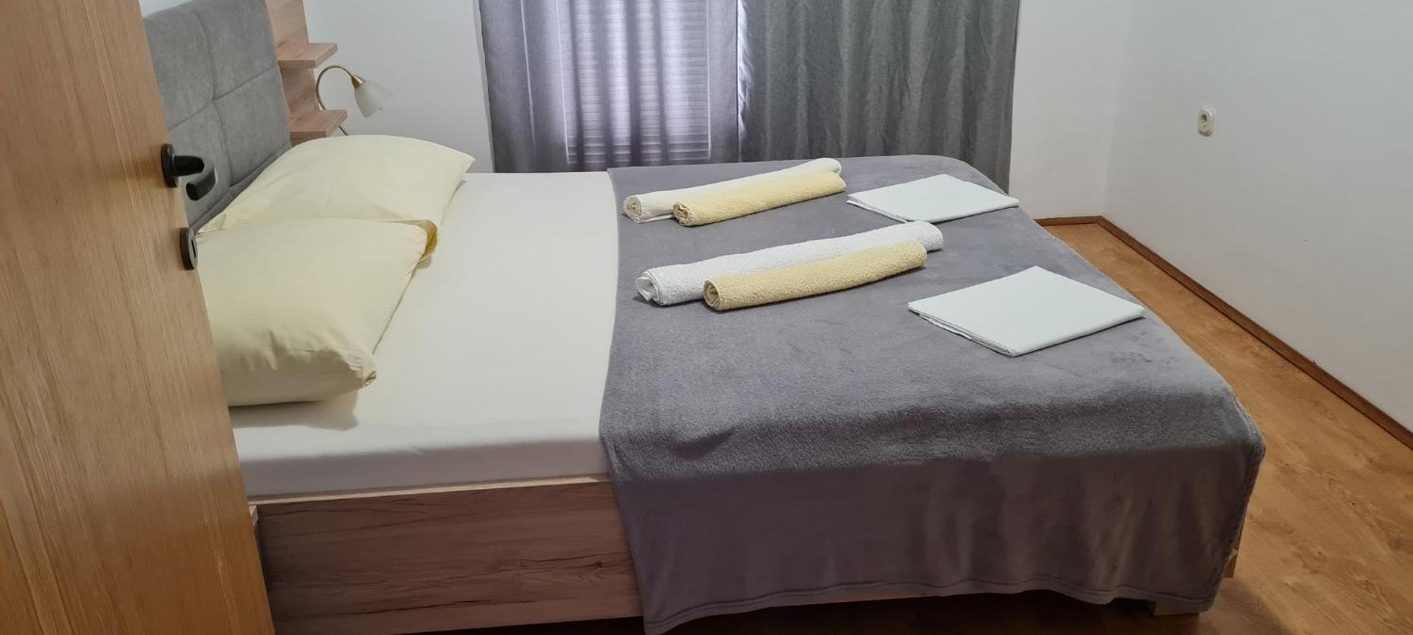 Apartments Dinko Новаля Екстериор снимка