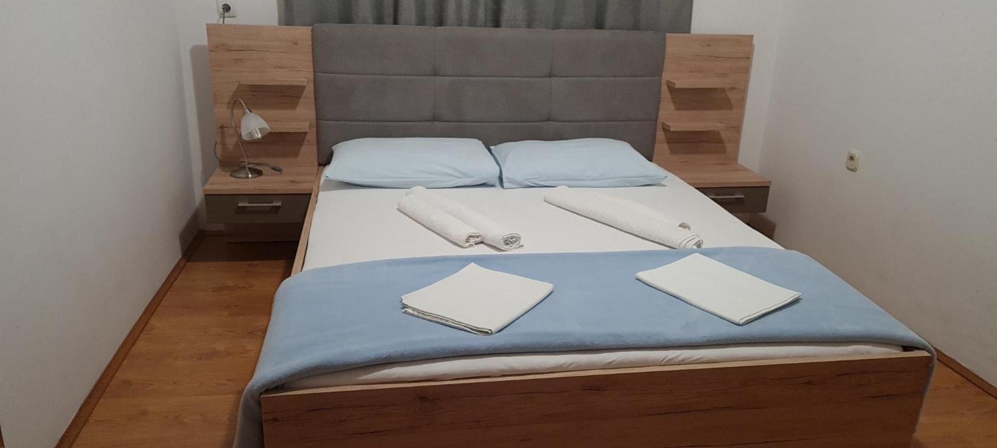 Apartments Dinko Новаля Екстериор снимка