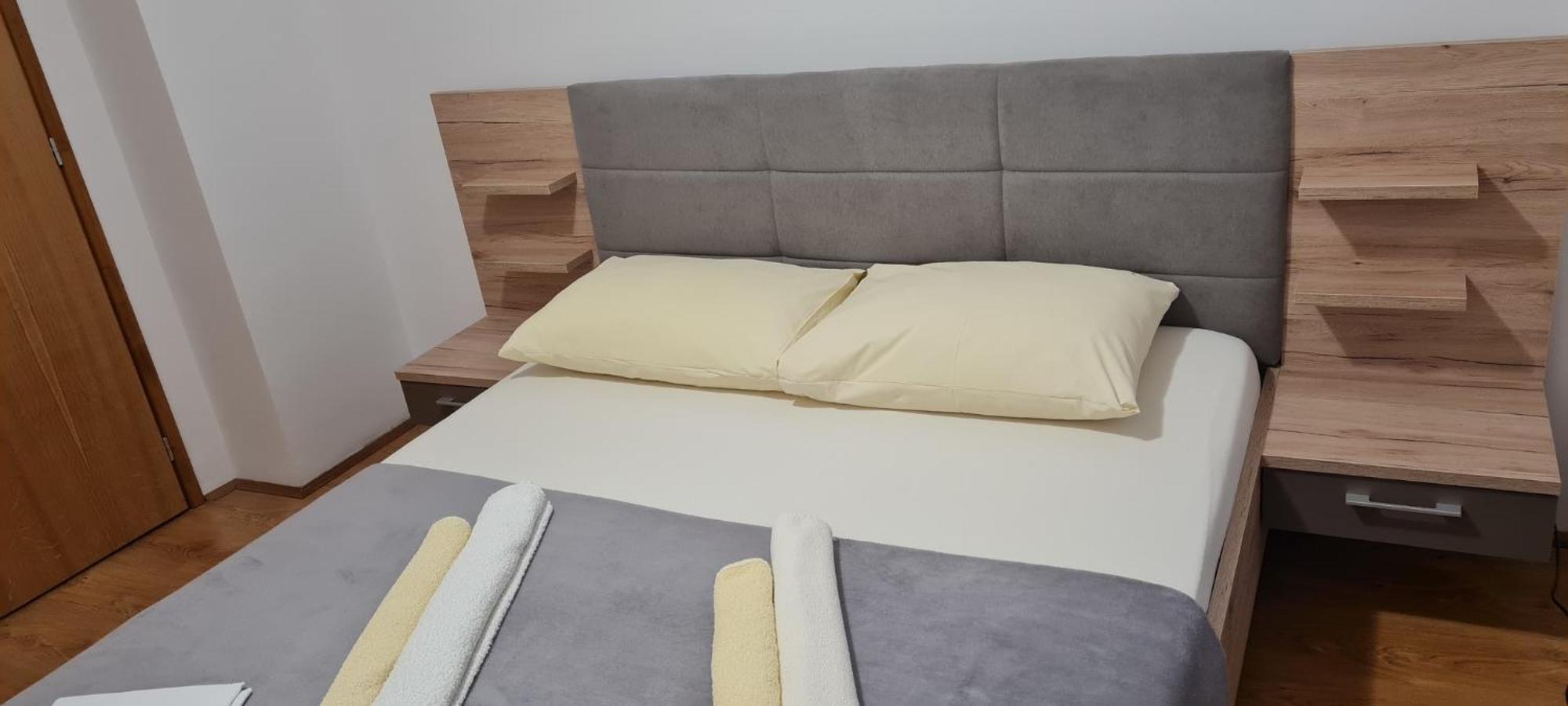 Apartments Dinko Новаля Екстериор снимка