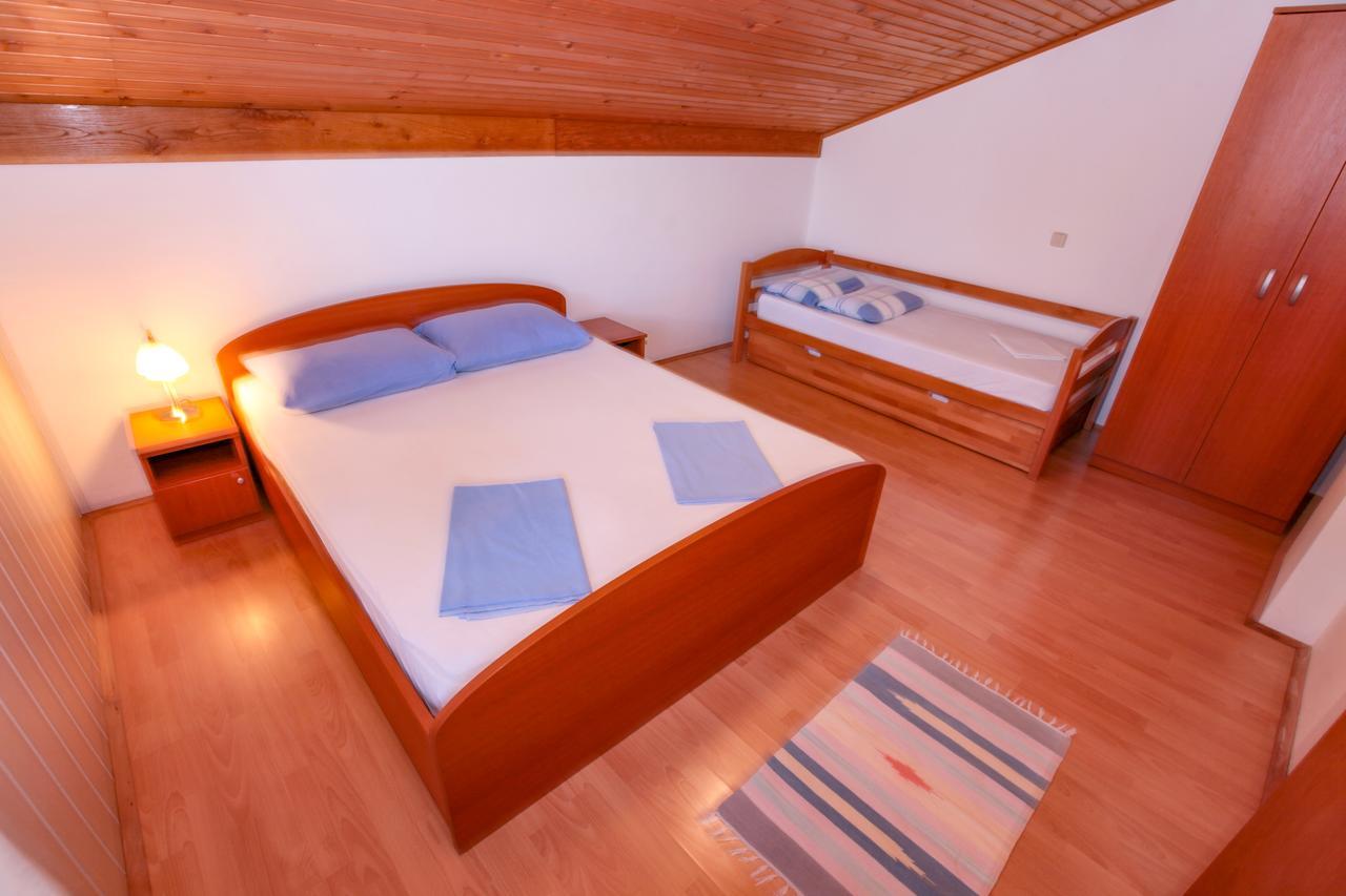 Apartments Dinko Новаля Екстериор снимка