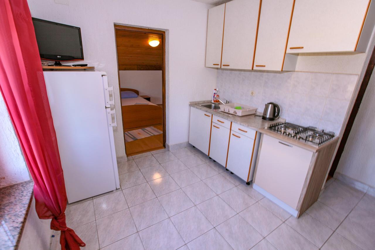 Apartments Dinko Новаля Екстериор снимка