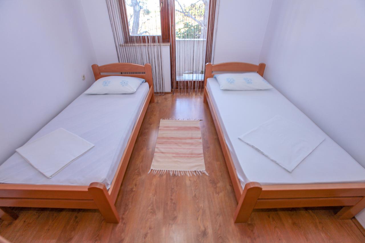 Apartments Dinko Новаля Екстериор снимка