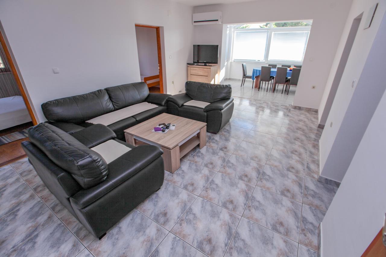 Apartments Dinko Новаля Екстериор снимка