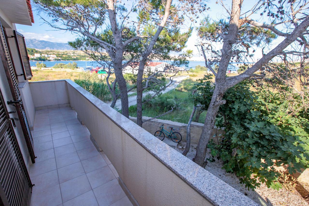 Apartments Dinko Новаля Екстериор снимка