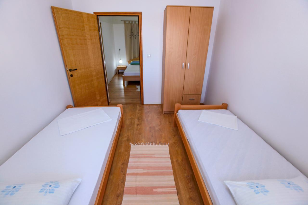 Apartments Dinko Новаля Екстериор снимка