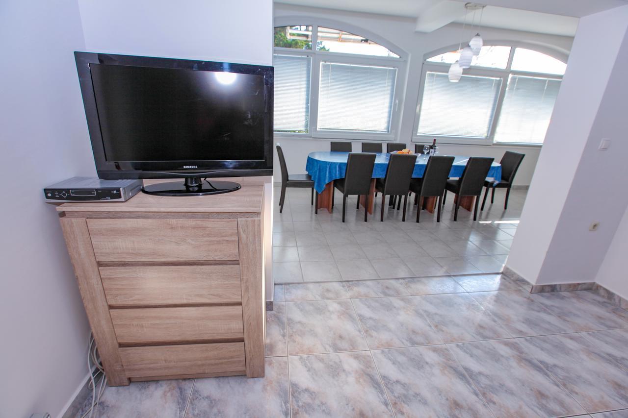 Apartments Dinko Новаля Екстериор снимка