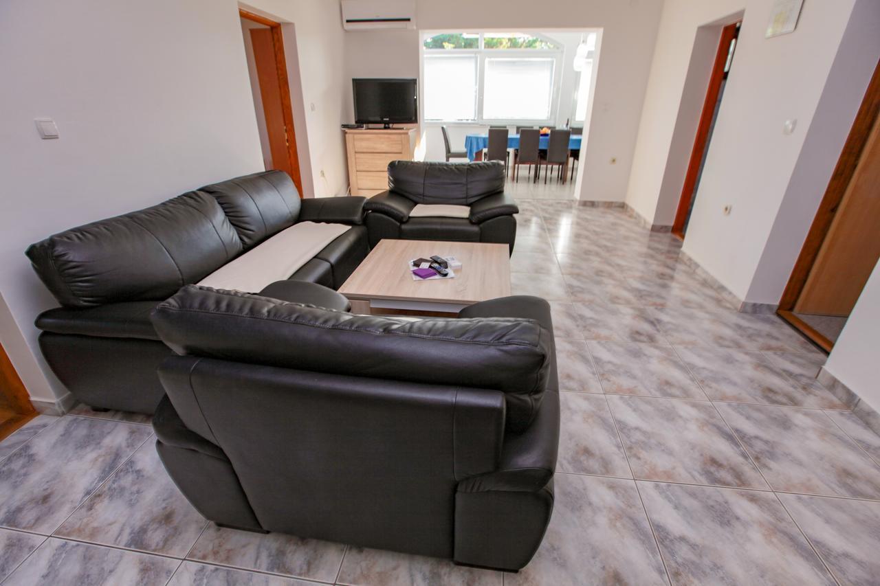 Apartments Dinko Новаля Екстериор снимка